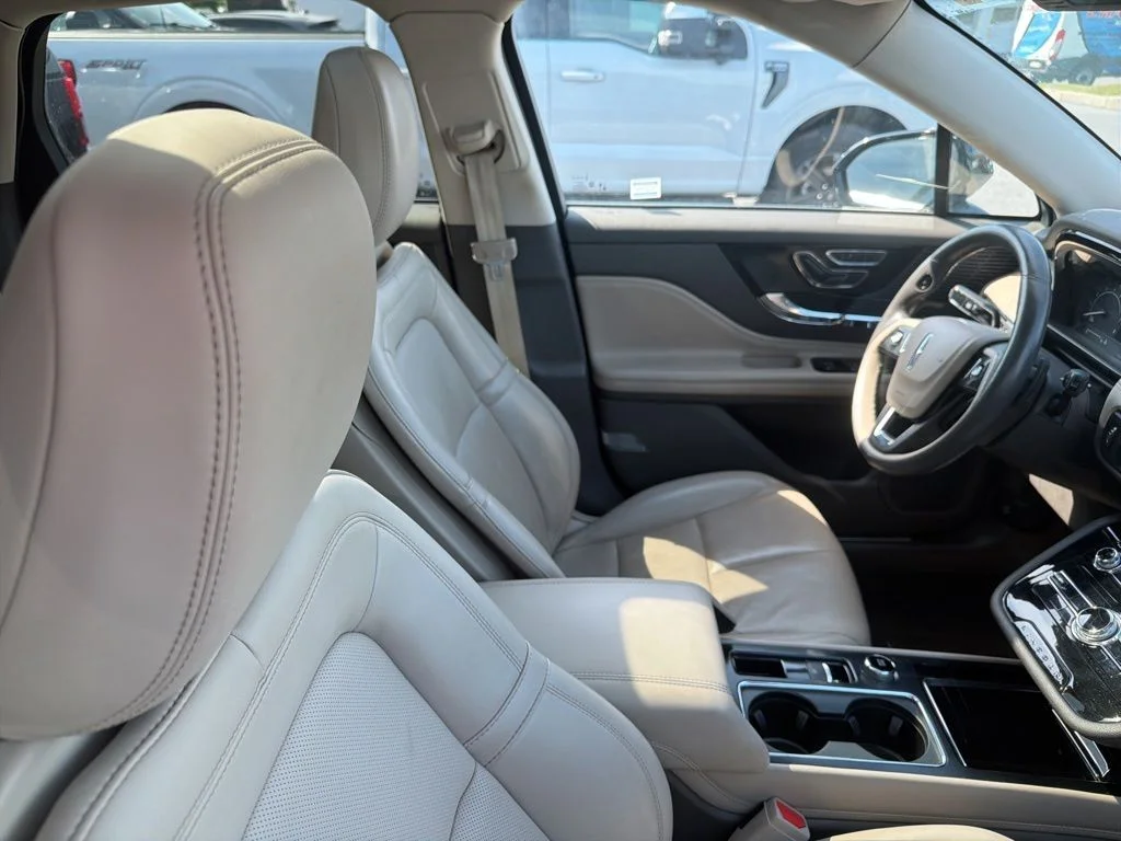 Used 2022 Blue Metallic Lincoln Standard image 16