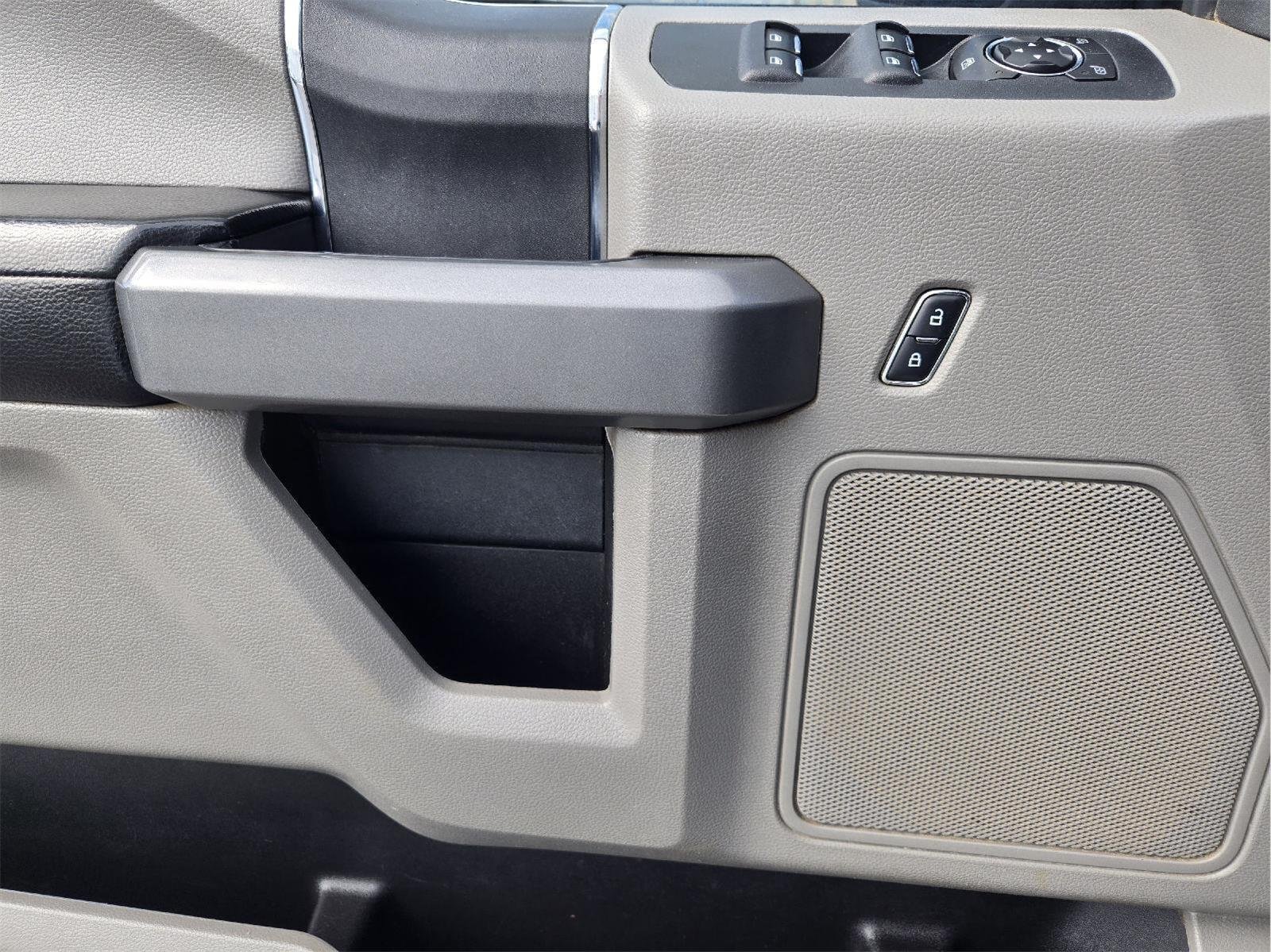 Used 2016 Oxford White FORD  image 22