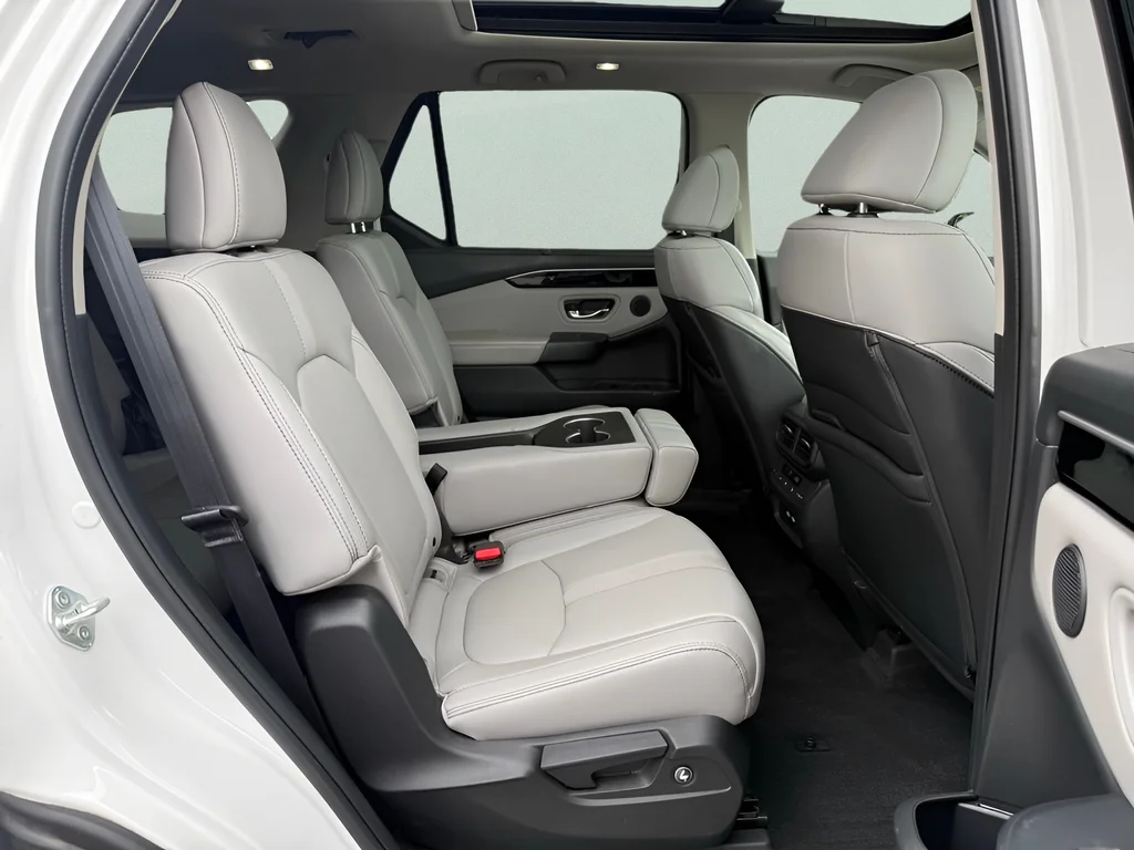 2023 Honda Pilot Touring - Photo 12