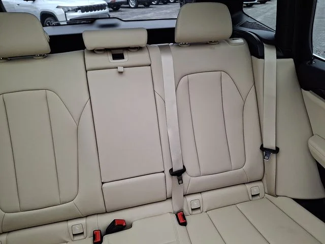 Used 2021 Gray BMW xDrive30i image 20
