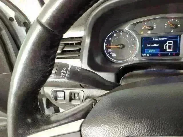 Used 2020 White GMC SLE image 26