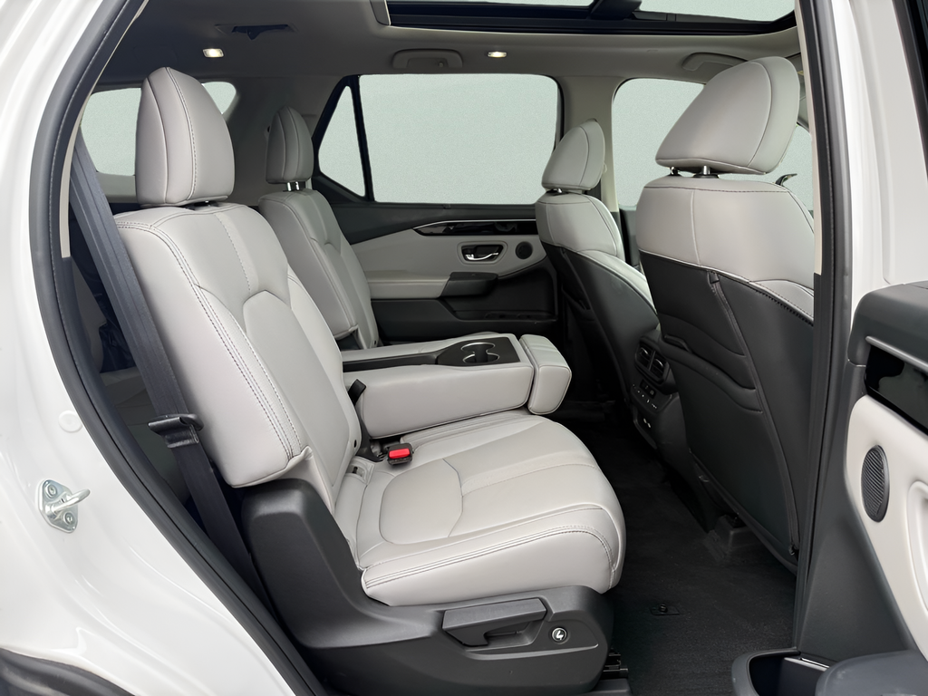 Used 2023 White Honda Touring image 12