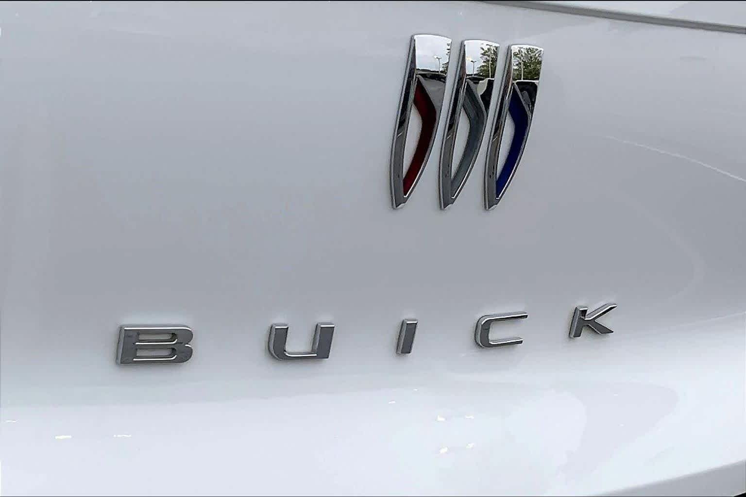 Used 2024 Summit White Buick Sport Touring image 9