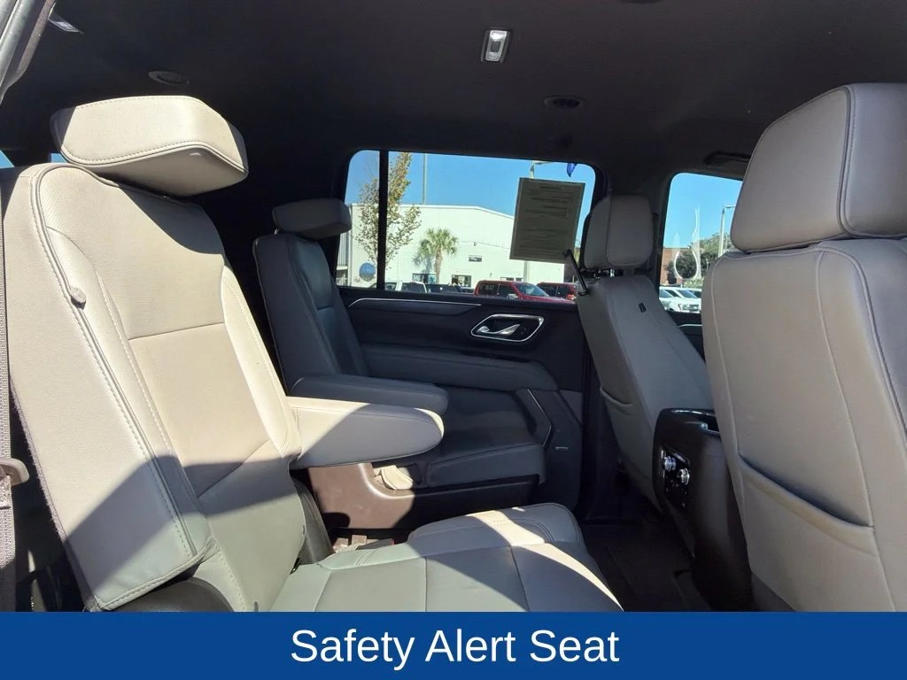 Used 2023 White GMC SLT image 30