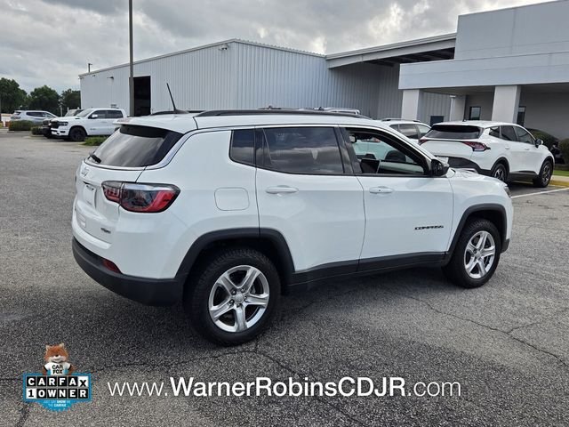 Used 2023 White Jeep Latitude image 16