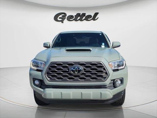 Certified Used 2022 LUNAR ROCK Toyota  image 2