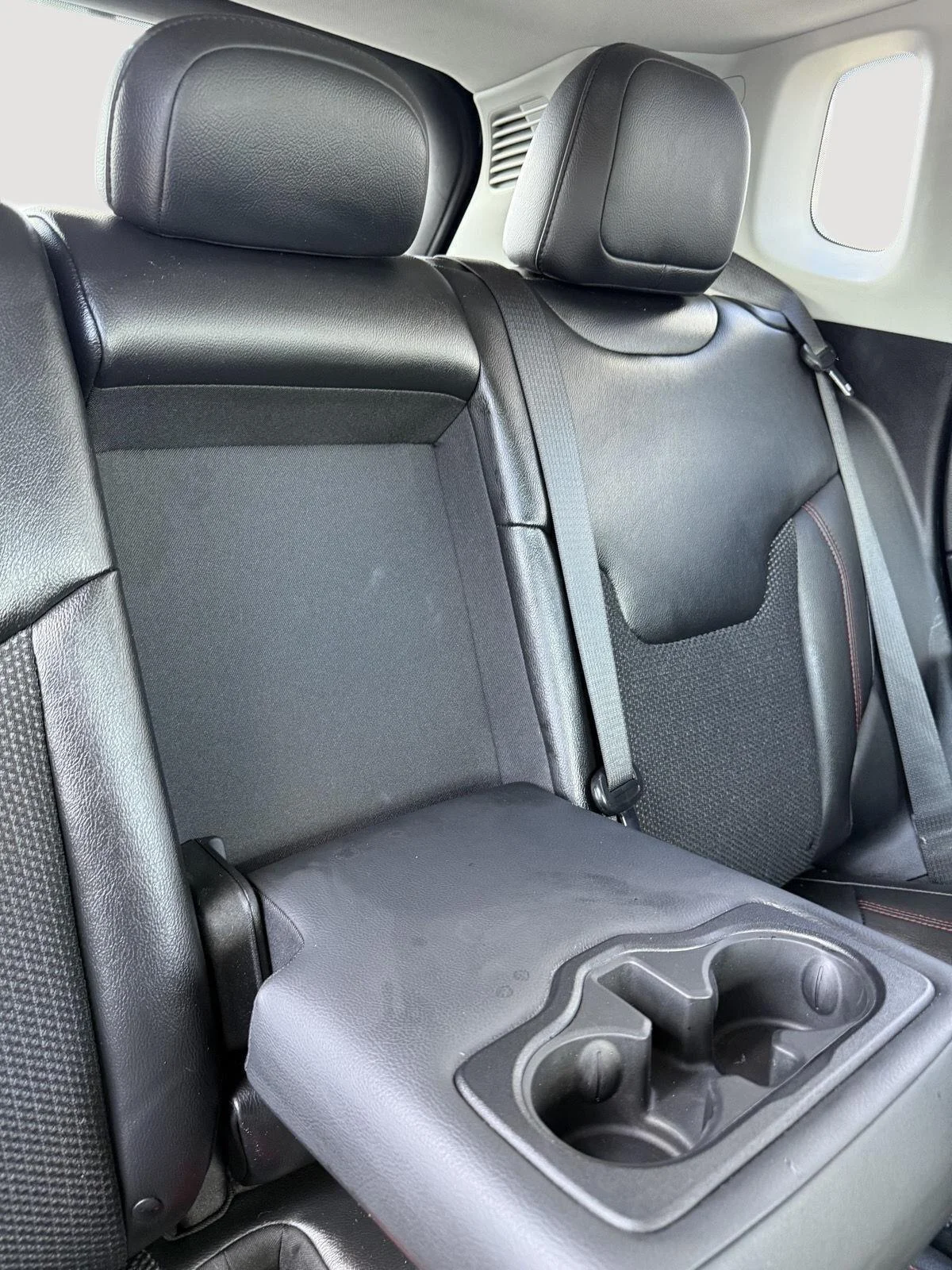 Used 2018 Billet Silver Metallic Clearcoat Jeep Trailhawk image 26