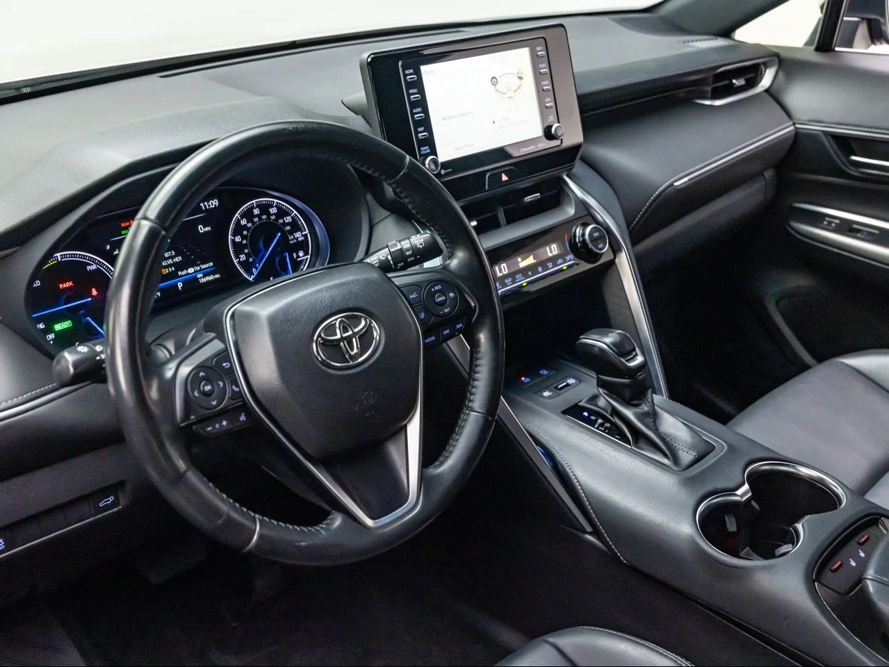 Used 2022 Titanium Glow Toyota XLE image 16