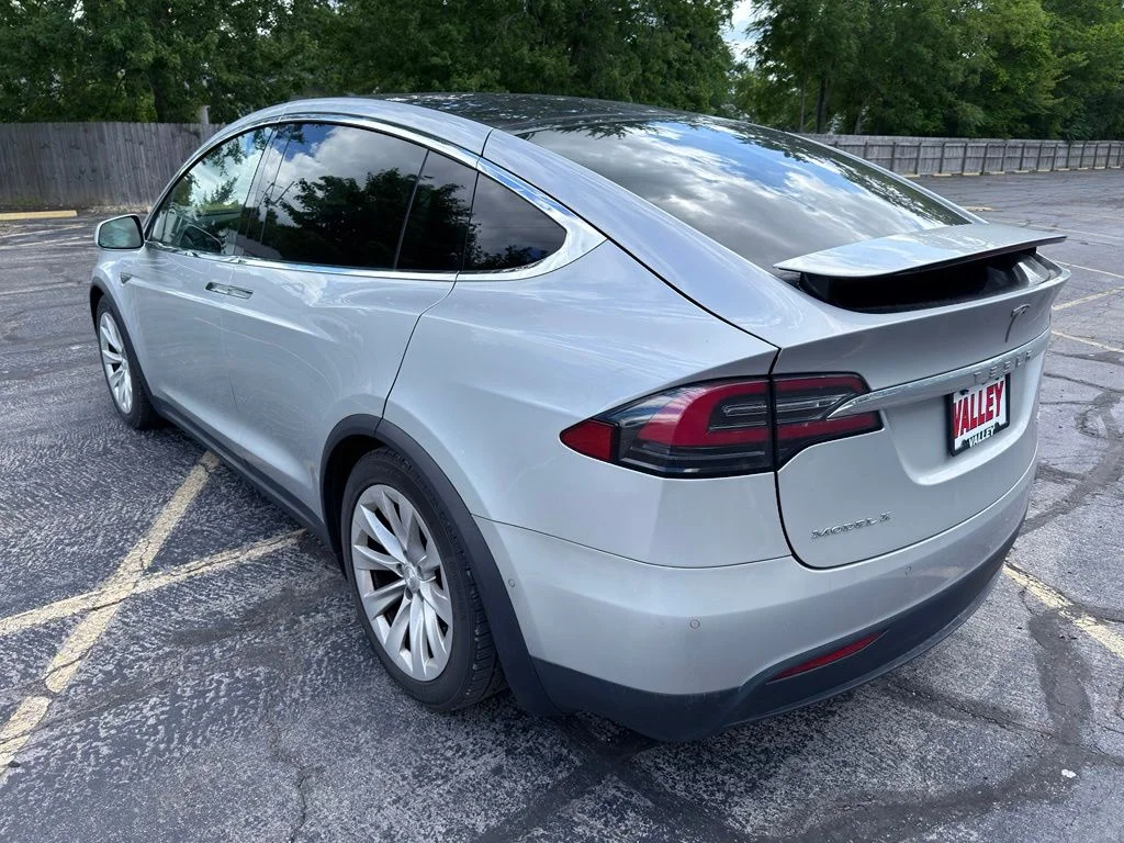 Used 2016 Silver Tesla  image 11