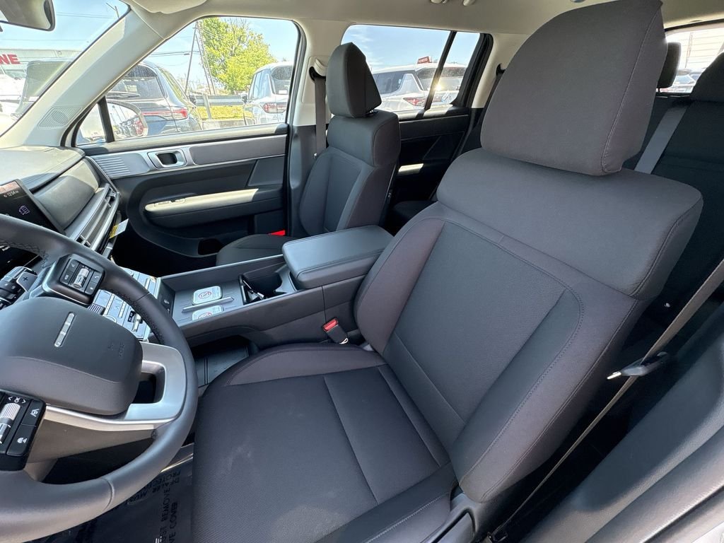 New 2026 White Hyundai SE AWD image 13