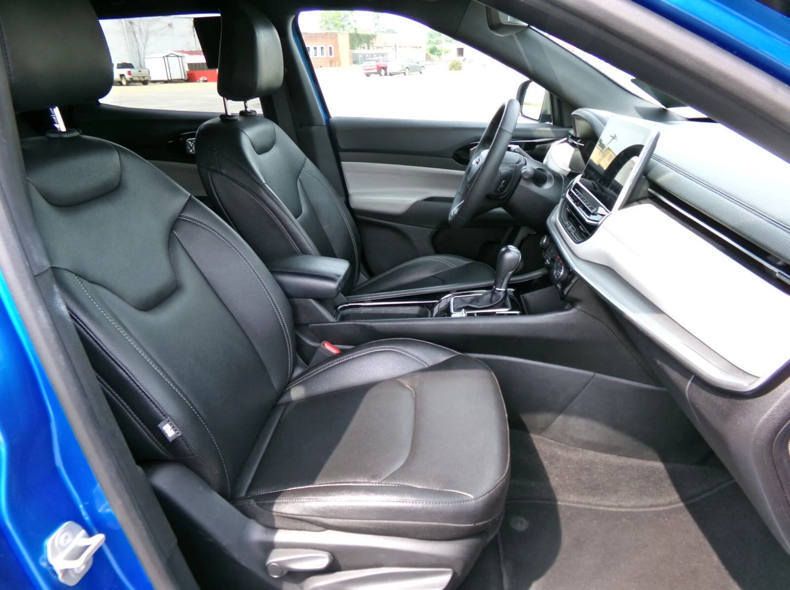 Used 2025 Hydro Blue Pearlcoat Jeep Limited image 16