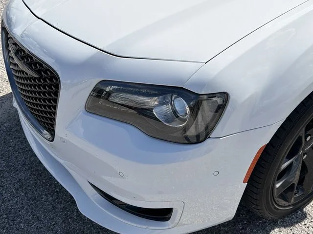 Used 2022 White Chrysler Touring image 8