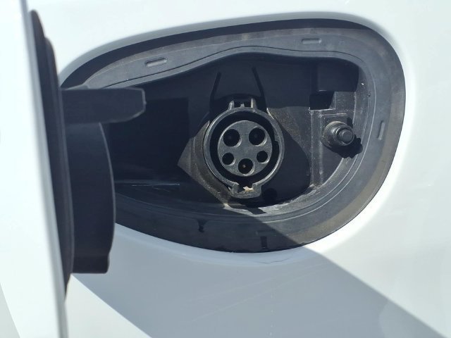 Used 2024  Chrysler Hybrid Select image 17