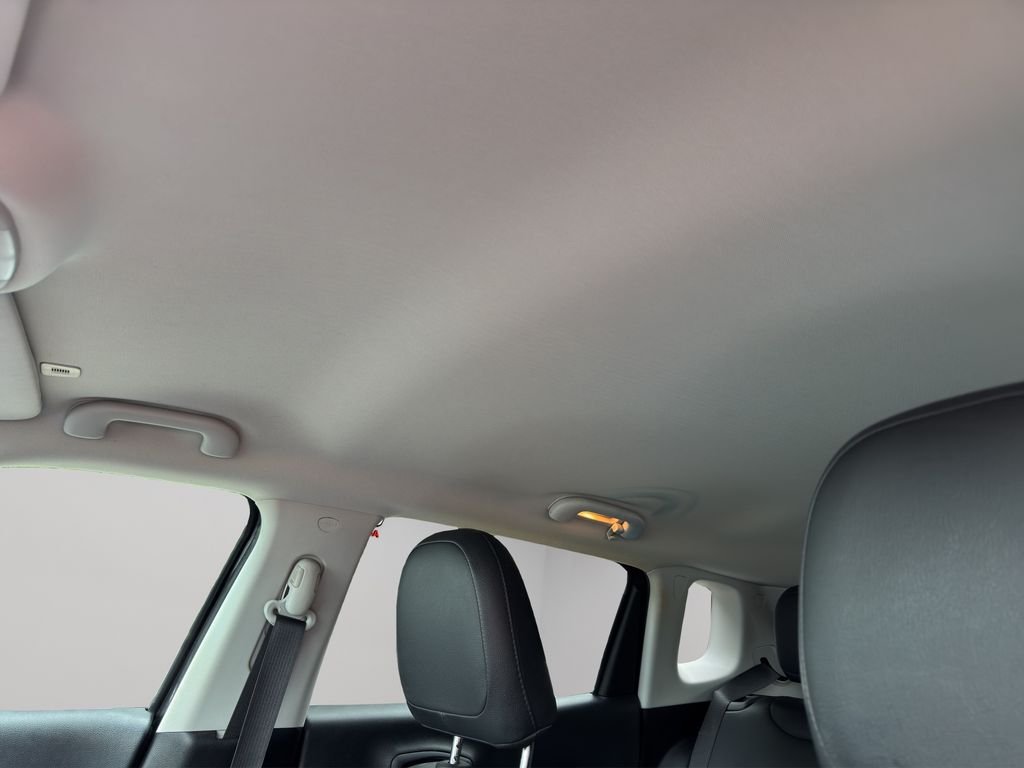 Used 2019 Granite Crystal Met Jeep Altitude image 5