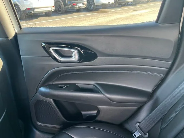 New 2026 Bright White Clearcoat Jeep Latitude image 10