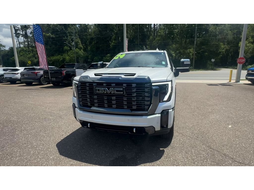 Used 2024 White Frost Tricoat GMC Denali Ultimate image 7
