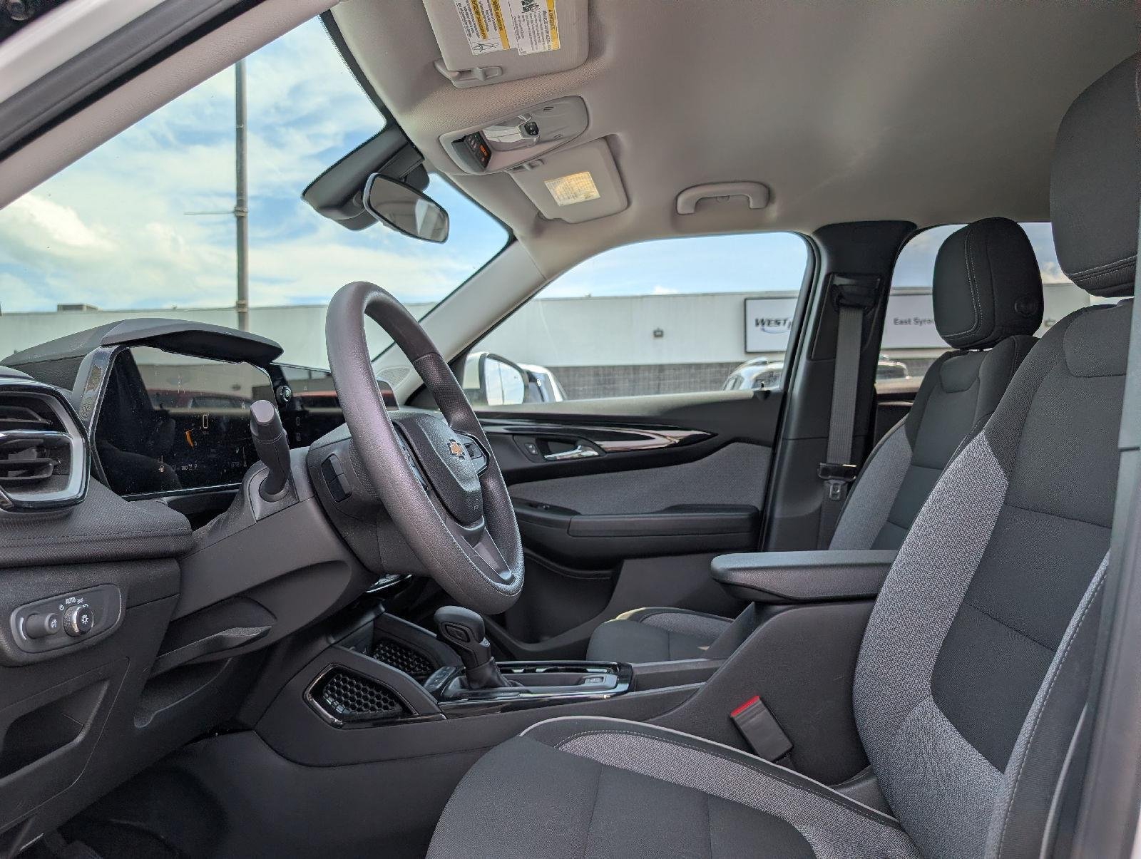 Used 2024 Summit White Chevrolet LT image 8