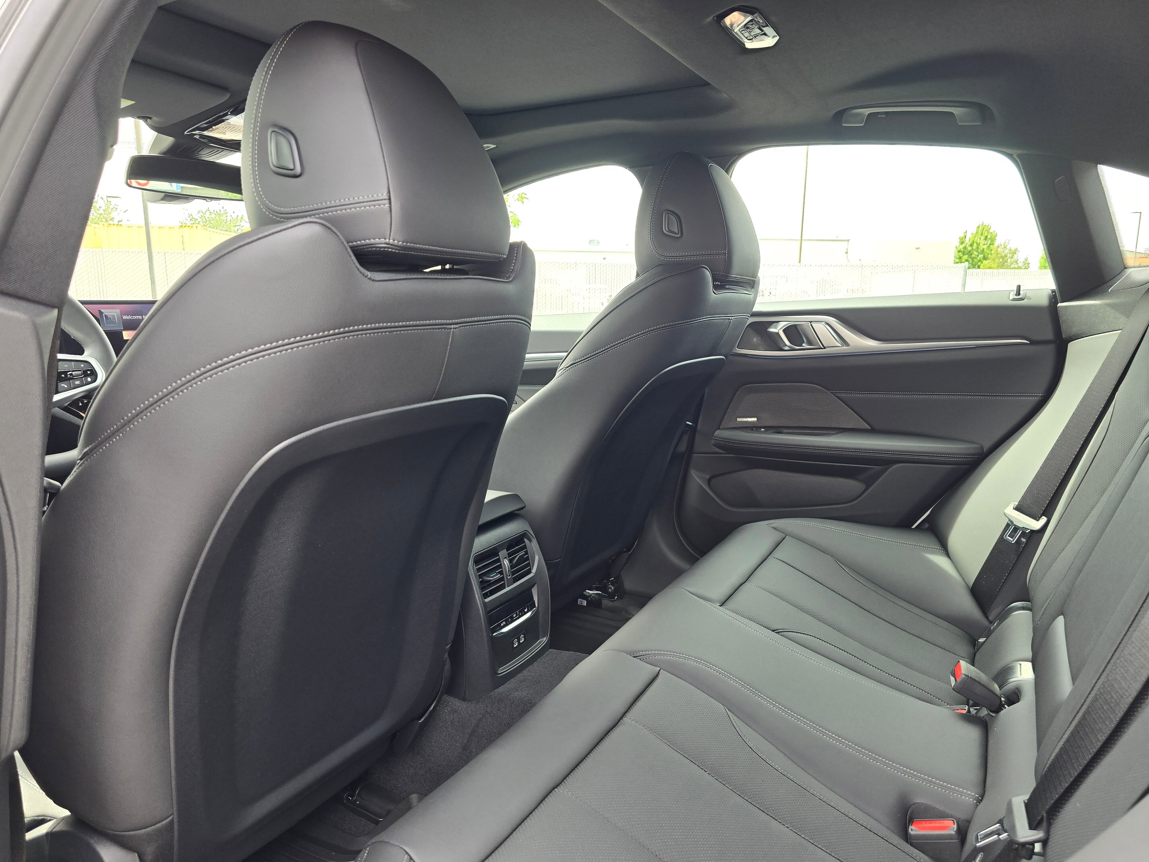 New 2026 Mineral White Metallic BMW xDrive40 image 44