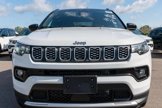New 2026 Bright White Clear-Coat Exterior Paint Jeep Limited image 3