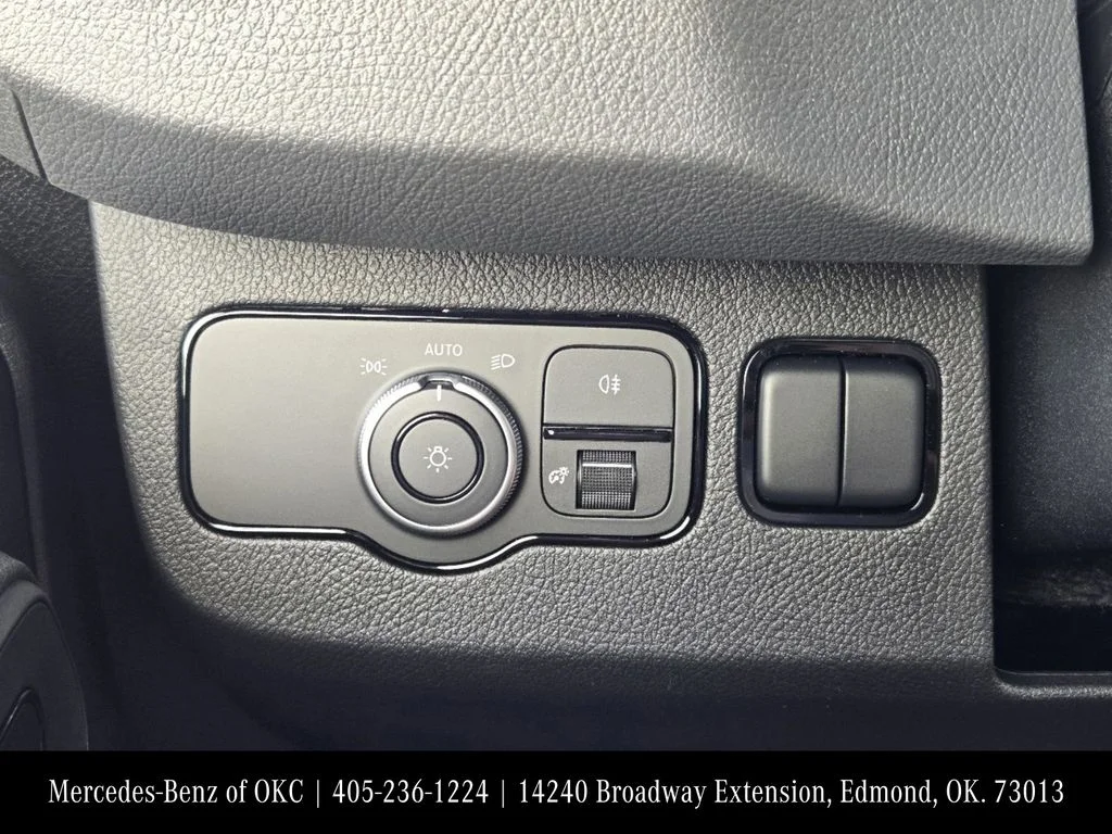 Used 2025 White Mercedes-Benz Cargo 170 WB image 21