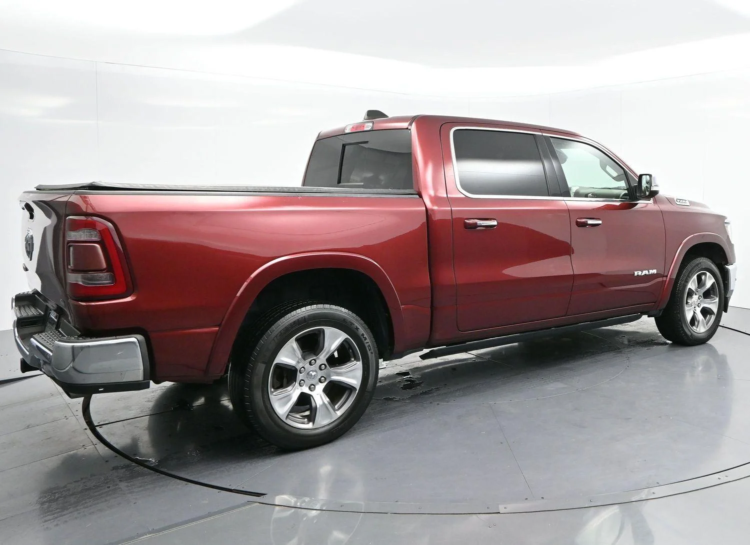 Used 2020 Delmonico Red Pearlcoat Ram Laramie image 7