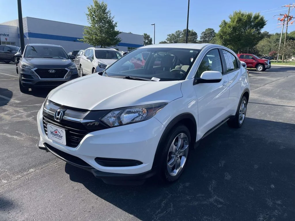 Used 2018 White Honda LX image 3