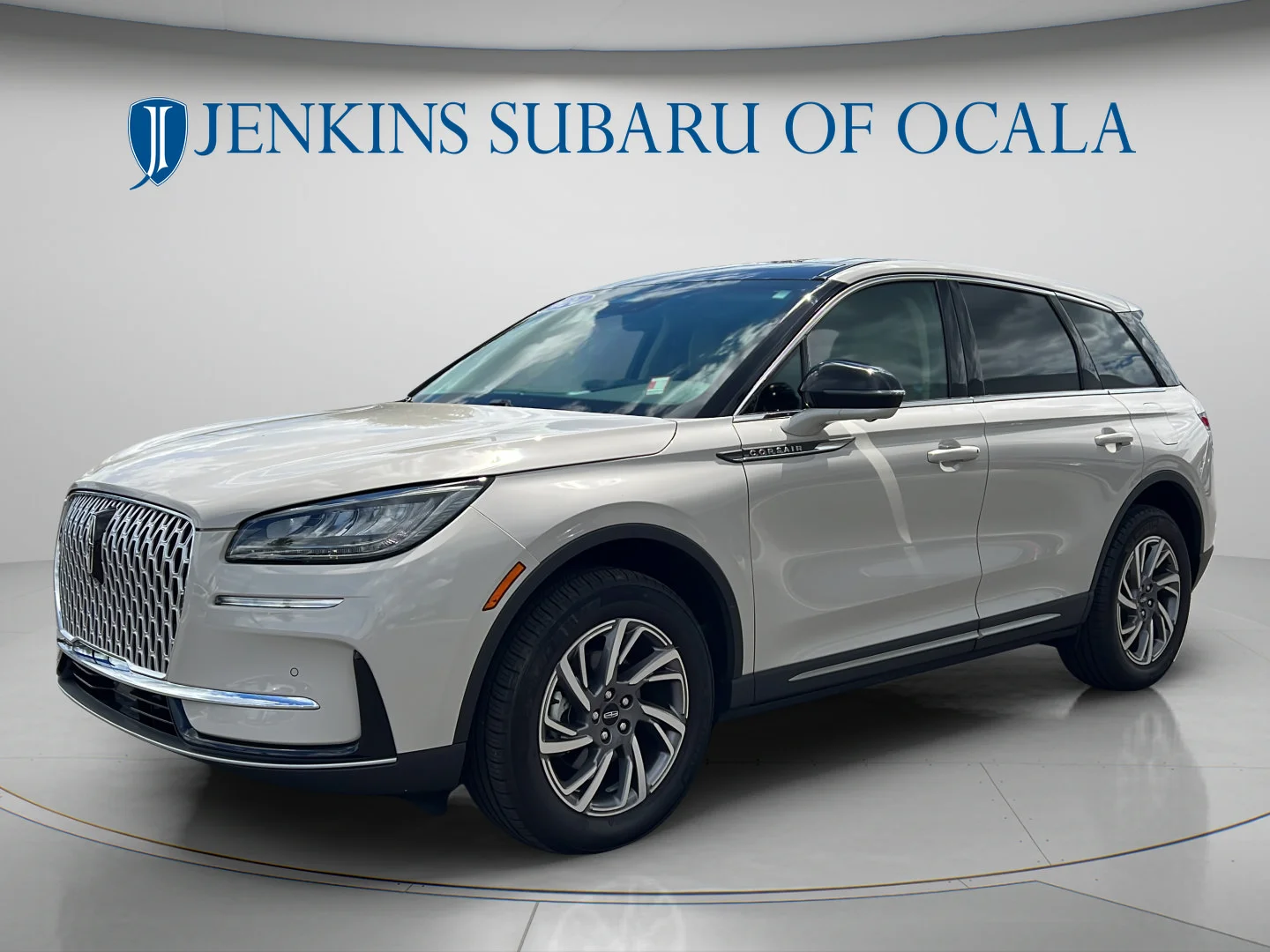 Used 2024 Pearl Metallic Lincoln Premiere image 7