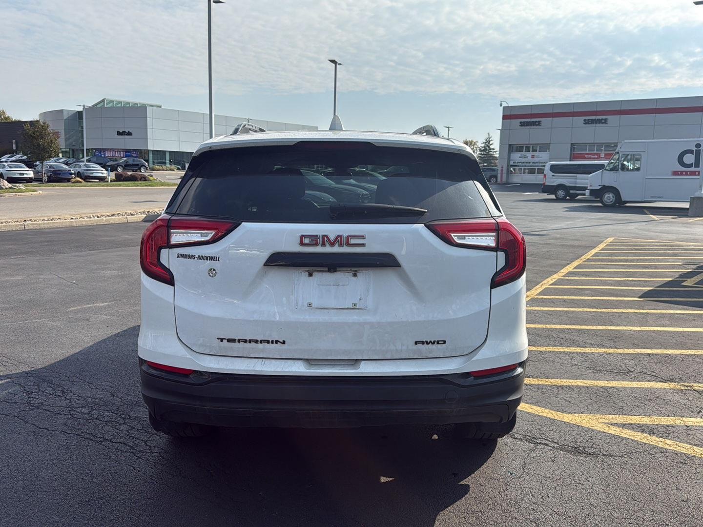 Used 2022 Summit White GMC SLE image 4