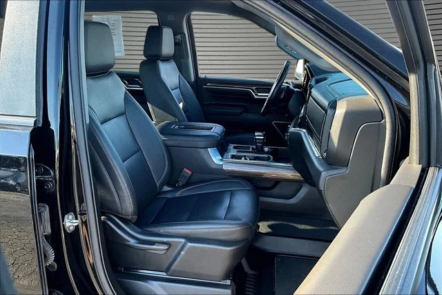 Used 2022 Black Chevrolet RST image 30
