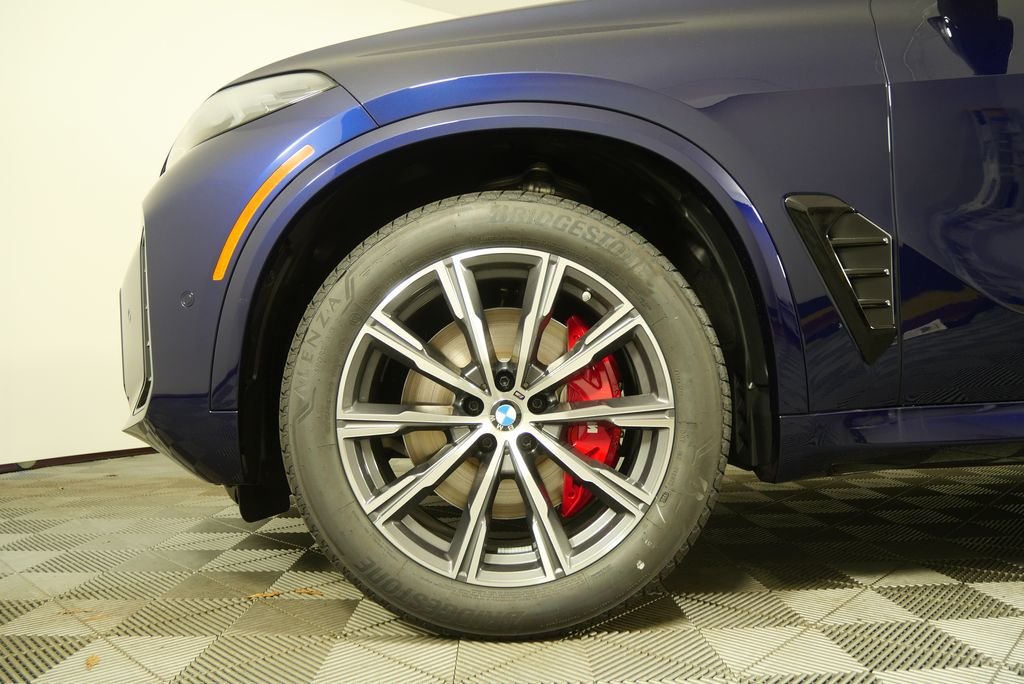 Used 2026 Tanzanite Blue II Metallic BMW xDrive40i image 2