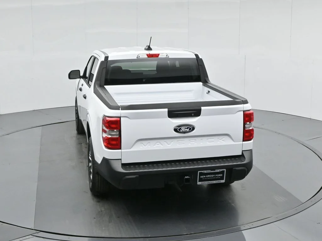 New 2026 Oxford White Ford XLT image 40