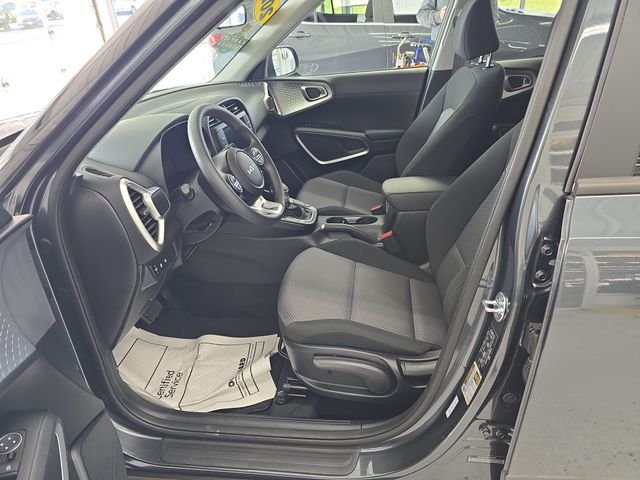 Used 2025  Kia LX image 13
