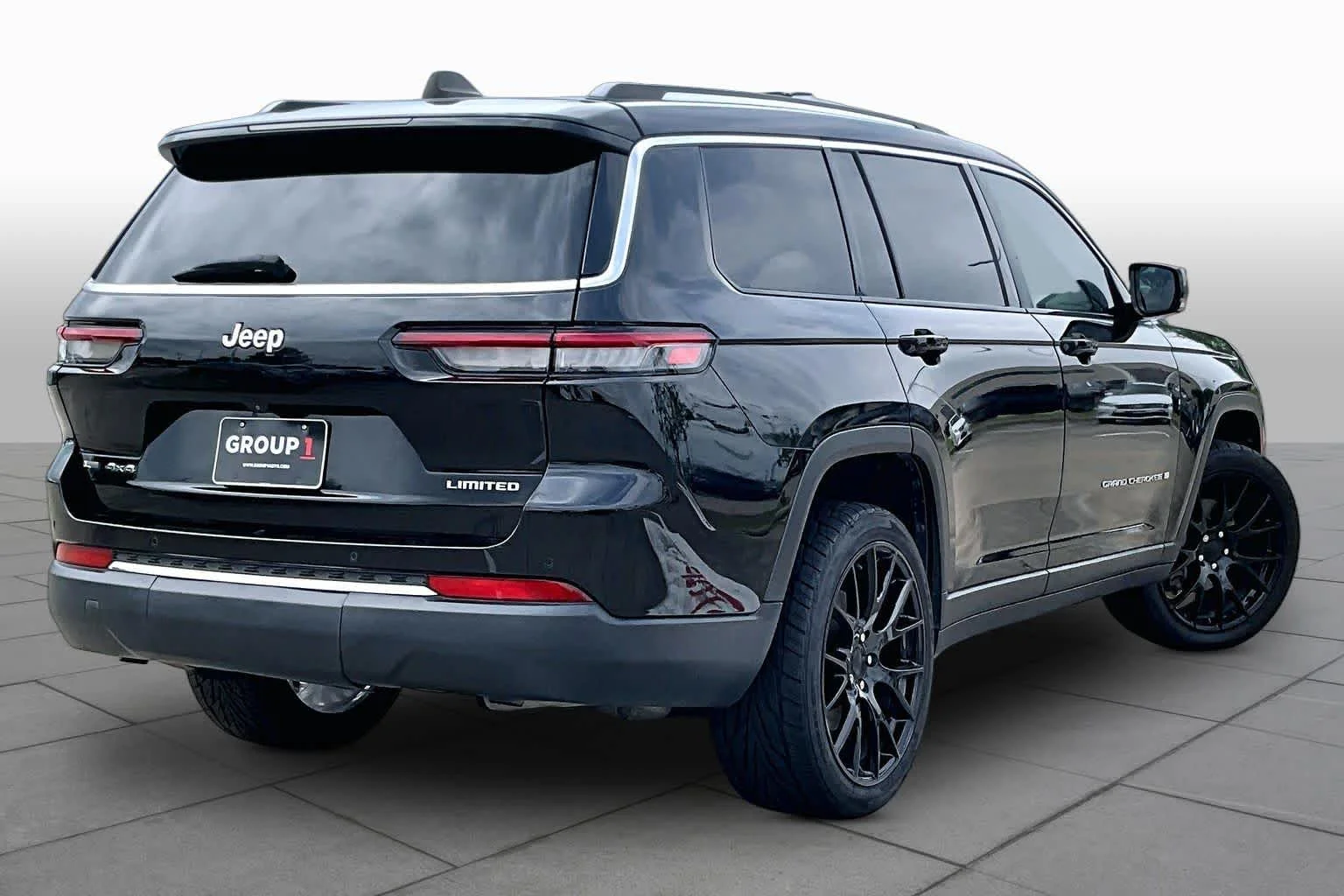 Used 2021 Diamond Black Crystal Pearlcoat Jeep Limited image 11