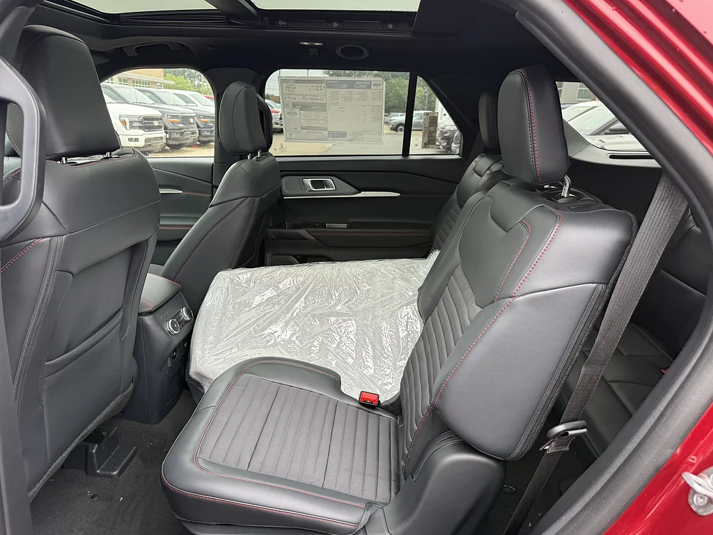 New 2027 Ruby Red Metallic Tinted Clearcoat Ford ST-Line image 6