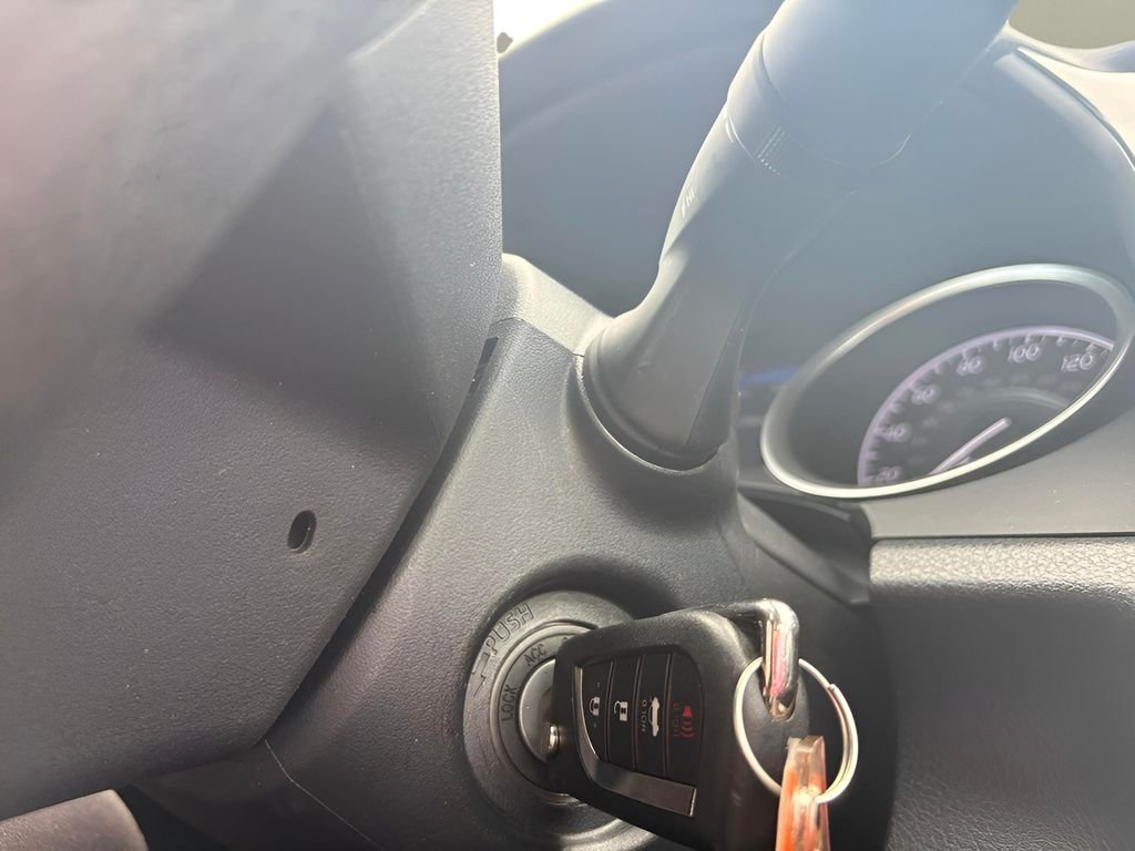 2024 Toyota Camry LE - Photo 9