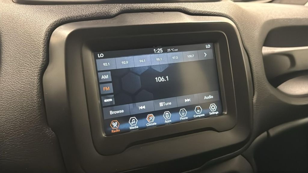 Used 2019 Green Jeep Latitude image 18