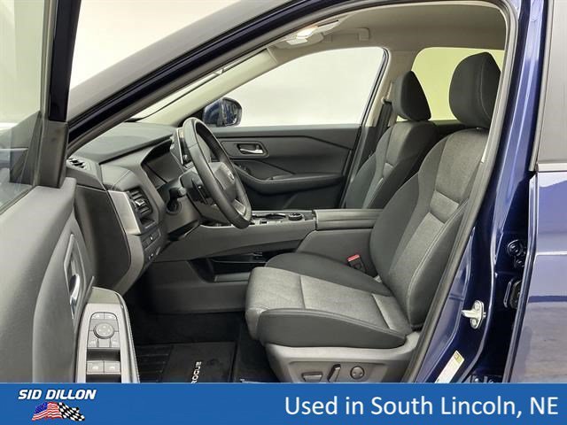 Used 2025 Deep Ocean Blue Pearl Nissan SV image 17