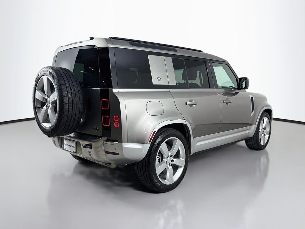 Used 2023 Silver Land Rover S image 5