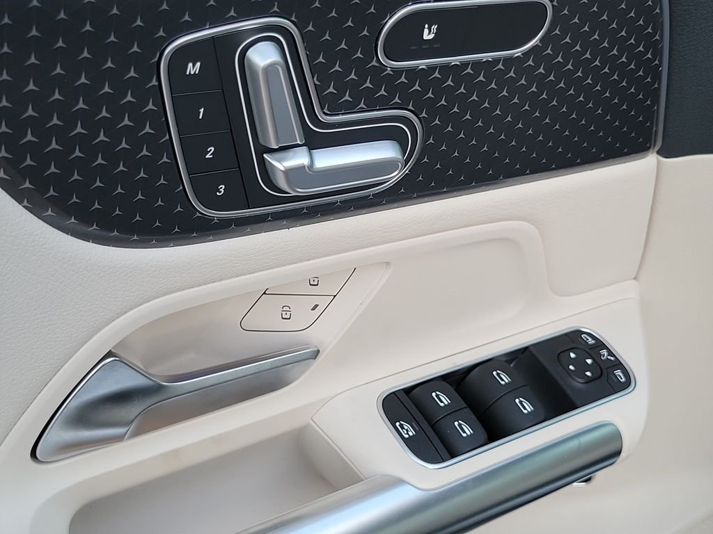 New 2026 Mountain Grey Metallic Mercedes-Benz GLA 250 image 17