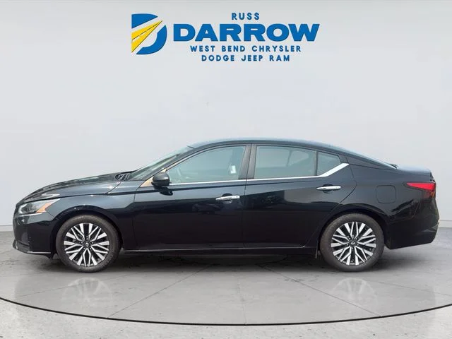 Certified Used 2024 Black Nissan 2.5 SV image 2