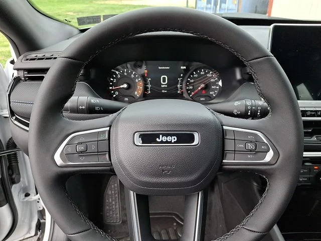 New 2026 White Jeep Latitude image 17