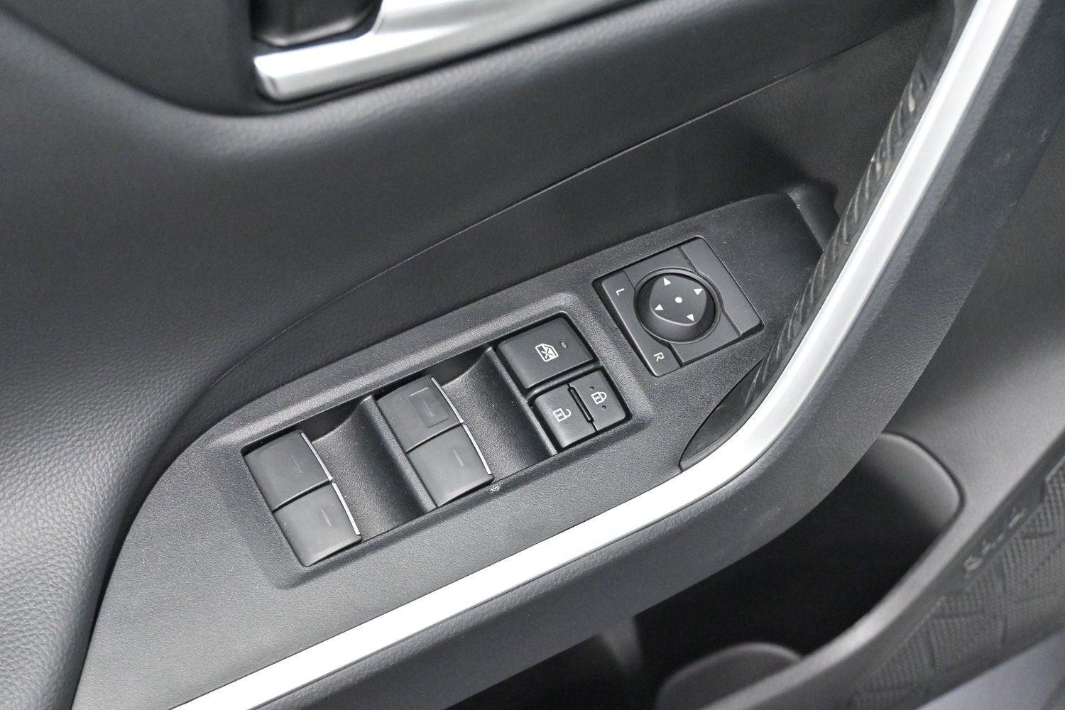 Used 2025 Wind Chill Pearl Toyota Limited image 11