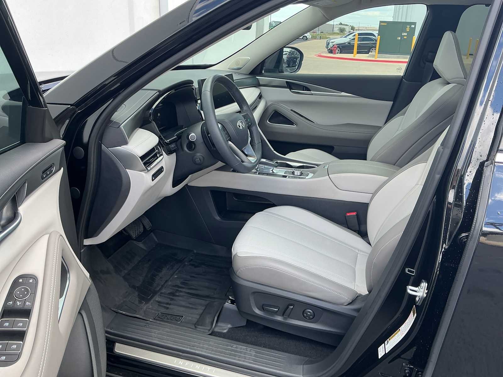 Used 2026 Mineral Black INFINITI LUXE image 10