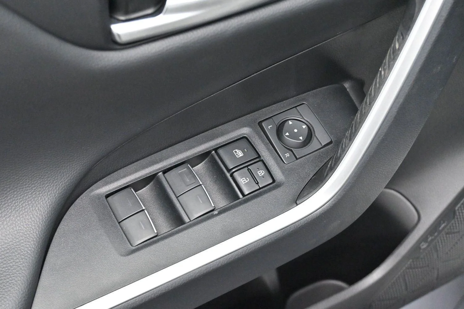 Used 2025 Wind Chill Pearl Toyota Limited image 11