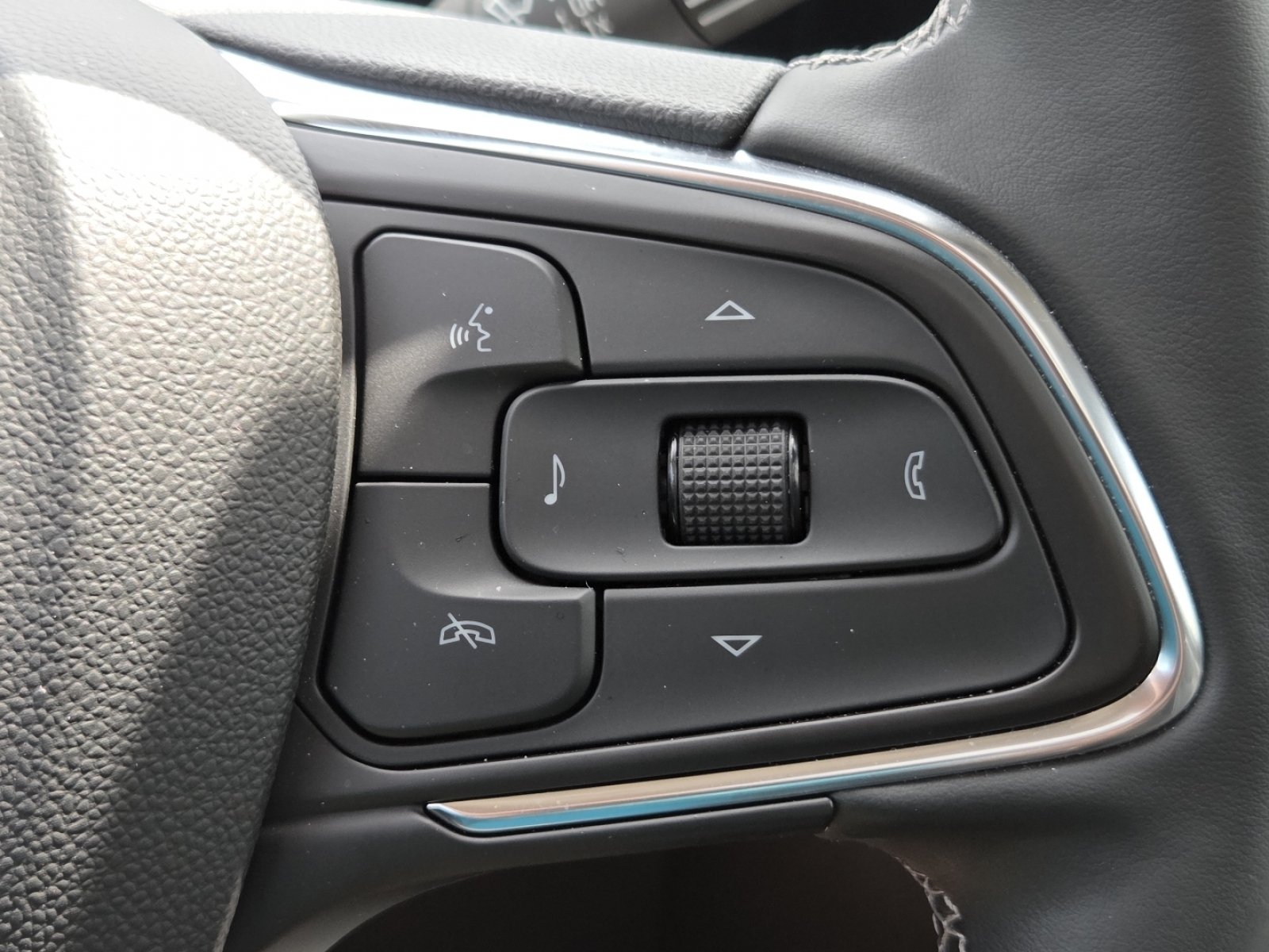 Used 2024 Gray Metallic Buick Avenir image 12