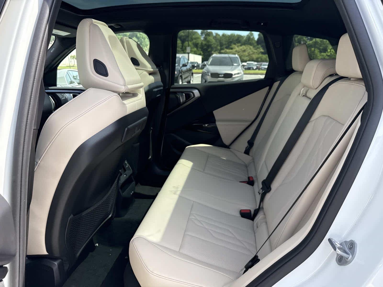 New 2026 Mineral White Metallic BMW 30 xDrive image 15