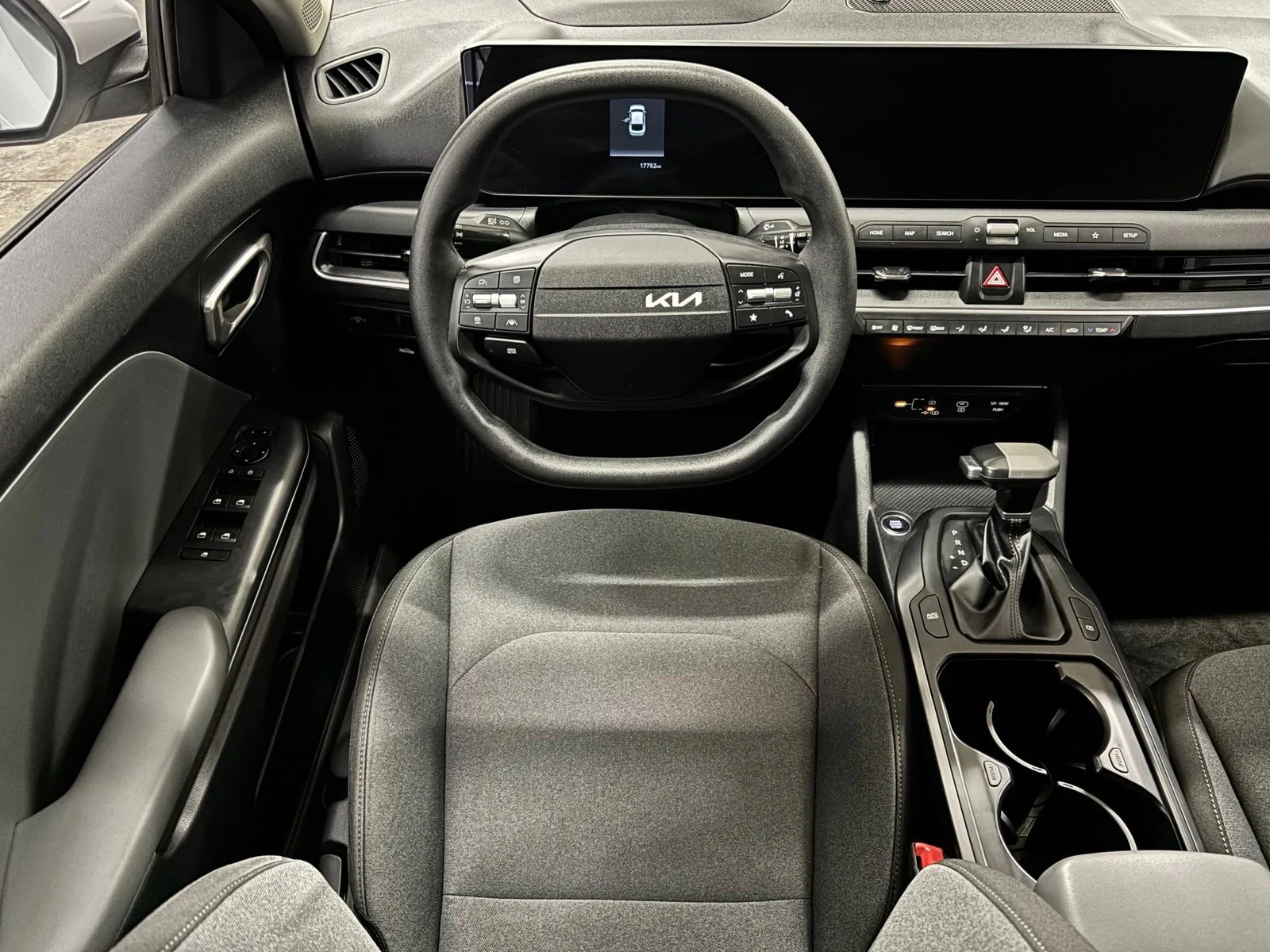 Used 2025 White Kia LXS image 13