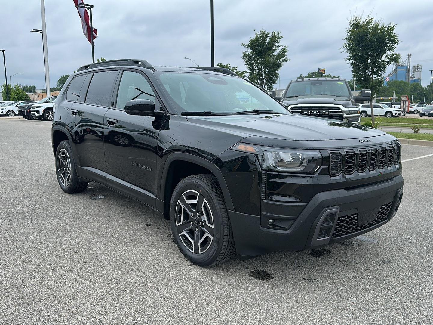 New 2026 Diamond Black Crystal Pearl-Coat Exterior Paint Jeep Limited image 5
