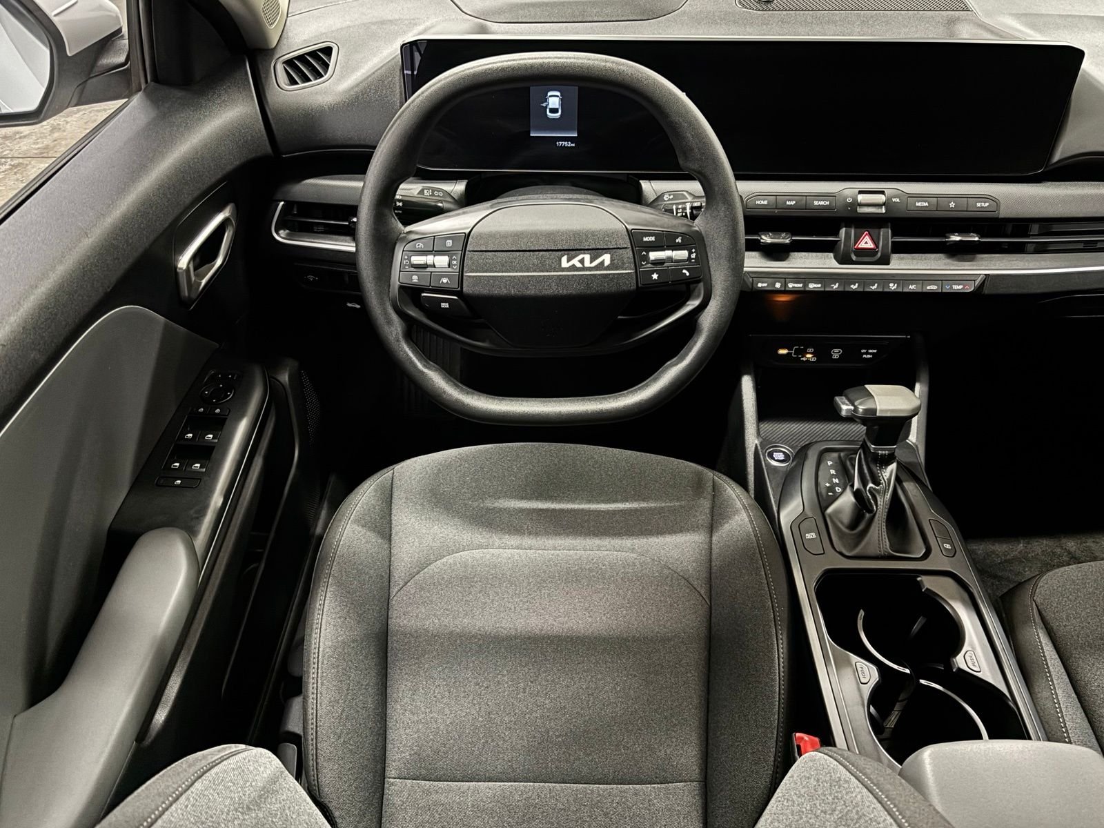 Used 2025 White Kia LXS image 13