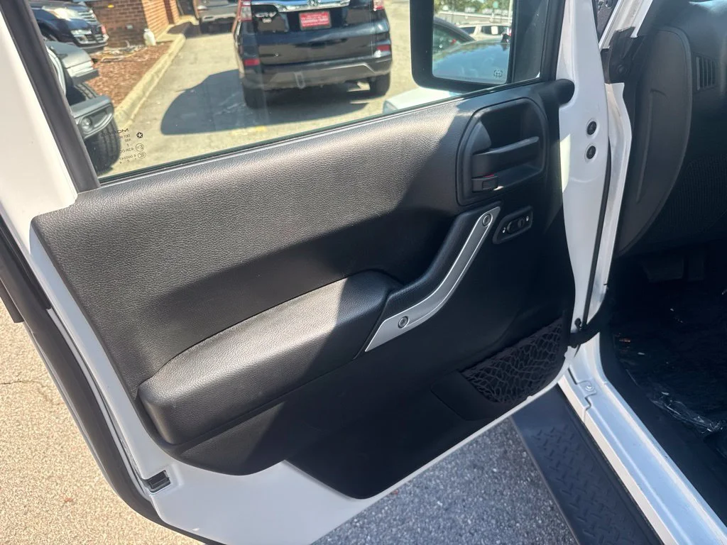 Used 2017 White Jeep Unlimited Sahara image 14